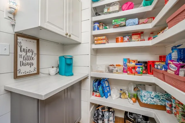 $230,000 | 712 East 11th Avenue, Winfield, KS 67156