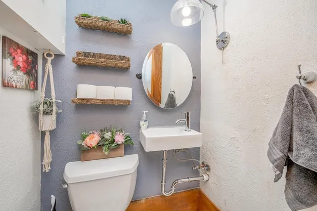 $230,000 | 712 East 11th Avenue, Winfield, KS 67156