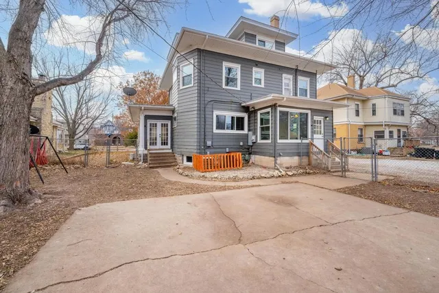 $230,000 | 712 East 11th Avenue, Winfield, KS 67156