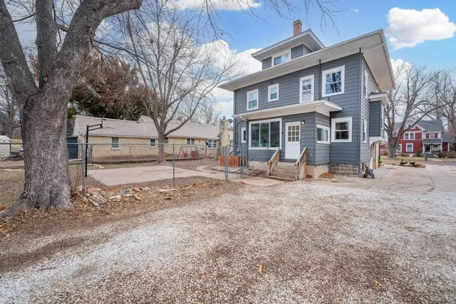 $230,000 | 712 East 11th Avenue, Winfield, KS 67156
