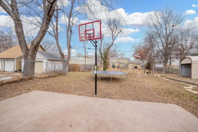 $230,000 | 712 East 11th Avenue, Winfield, KS 67156