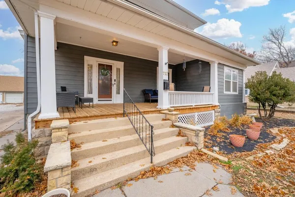 $230,000 | 712 East 11th Avenue, Winfield, KS 67156