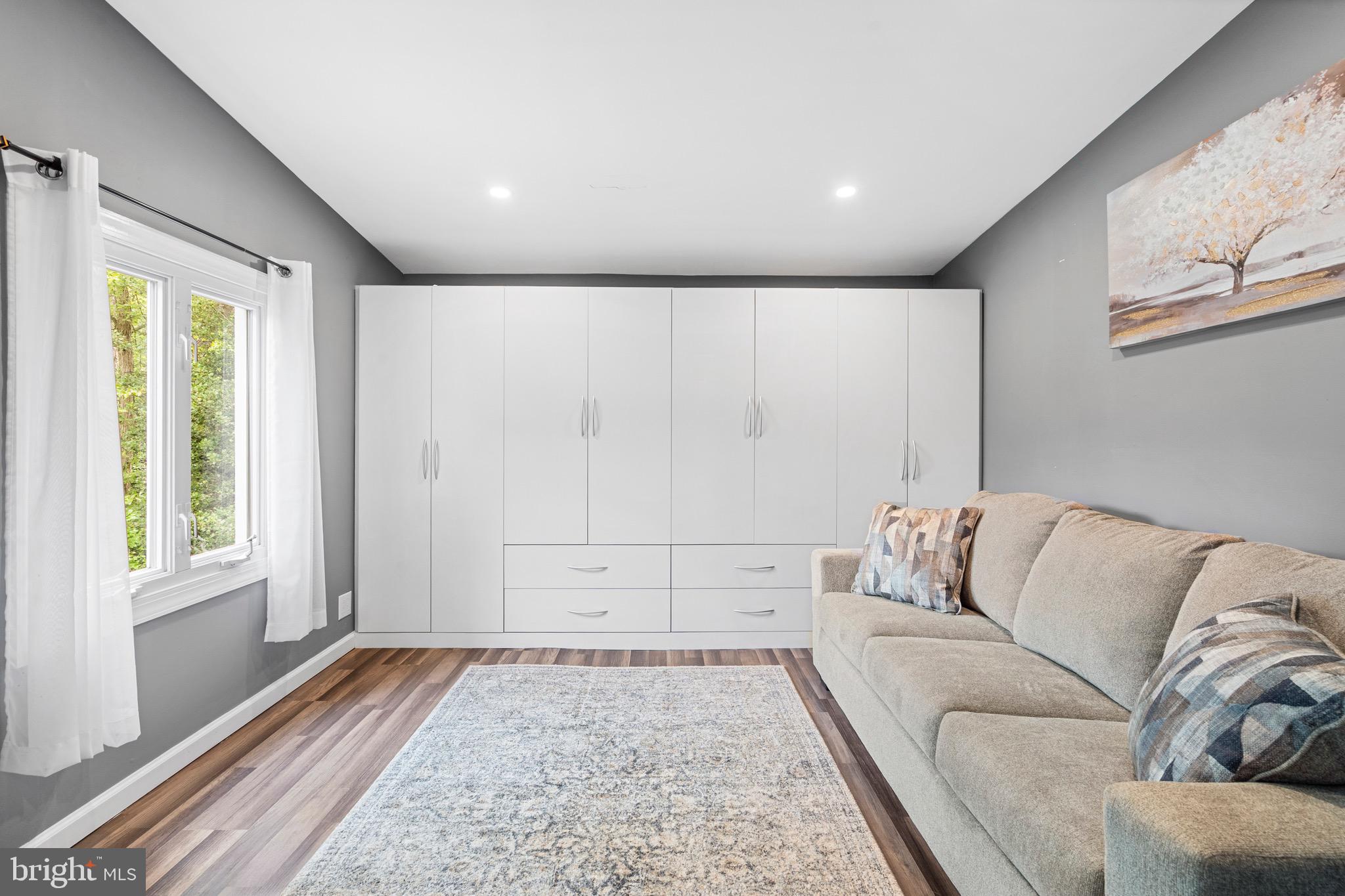 6 Kates Tract Mount Holly, NJ 08060 - Photo 6 of 36 a living room with furniture and a rug