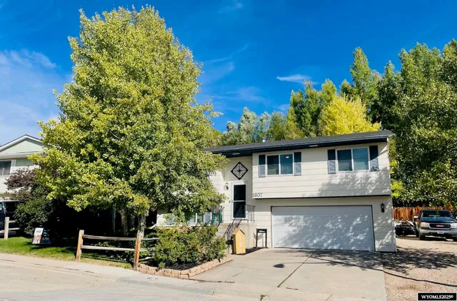 $304,000 | 1907 Del Rio Drive, Kemmerer, WY 83101