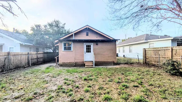 $1,595 | 1014 West Gregory Street, Pensacola, FL 32502