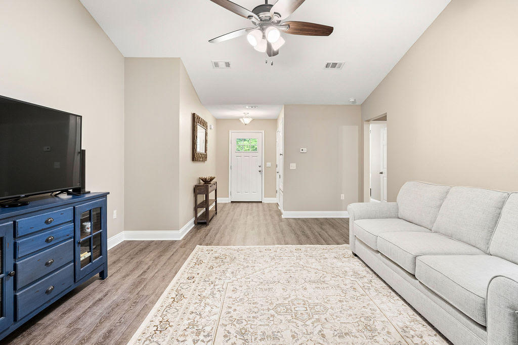 3172 Main Street Crestview, FL 32539 - Photo 8 of 30 Living Area