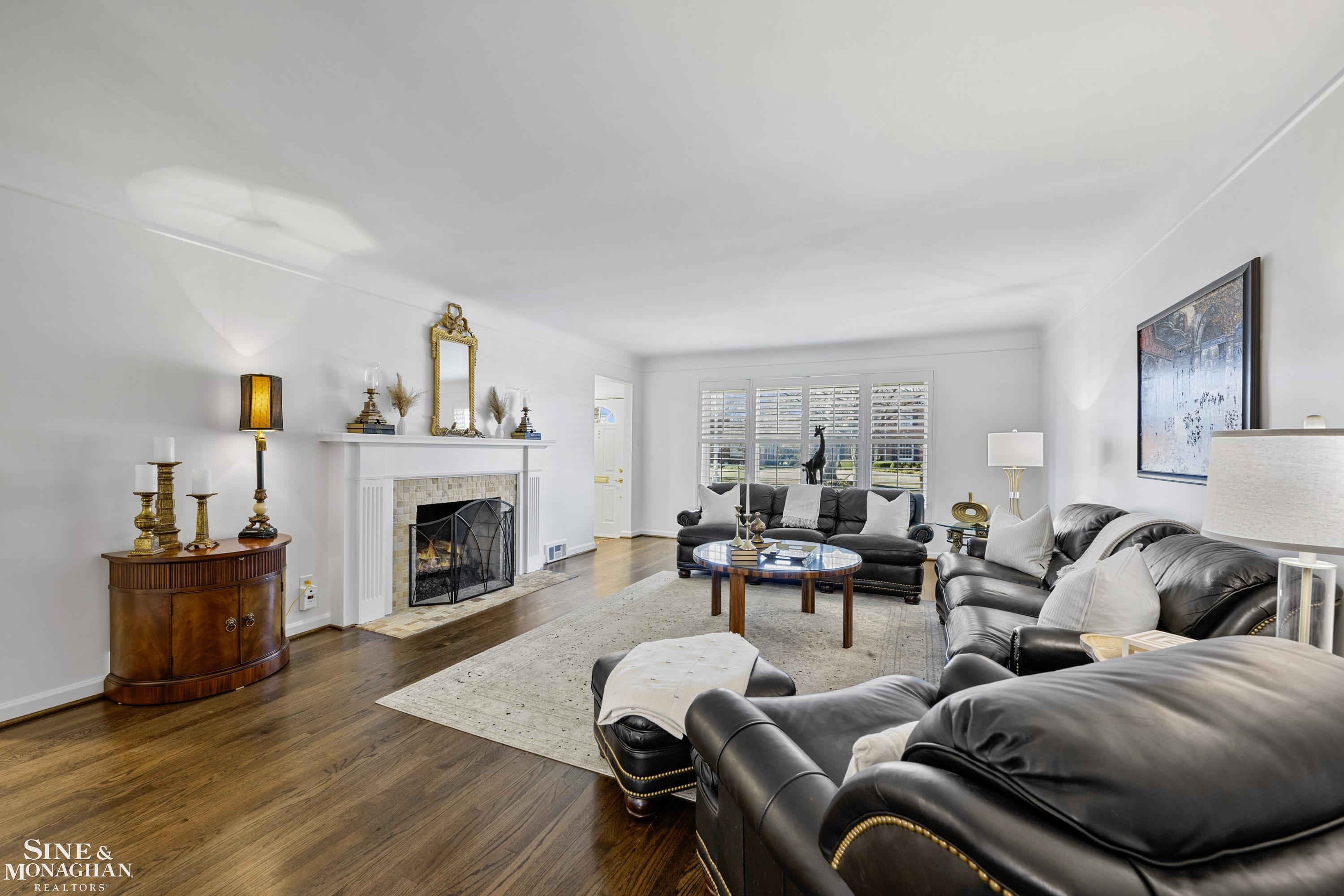 520 Roslyn Road Grosse Pointe Woods, MI 48236 - Photo 8 of 55