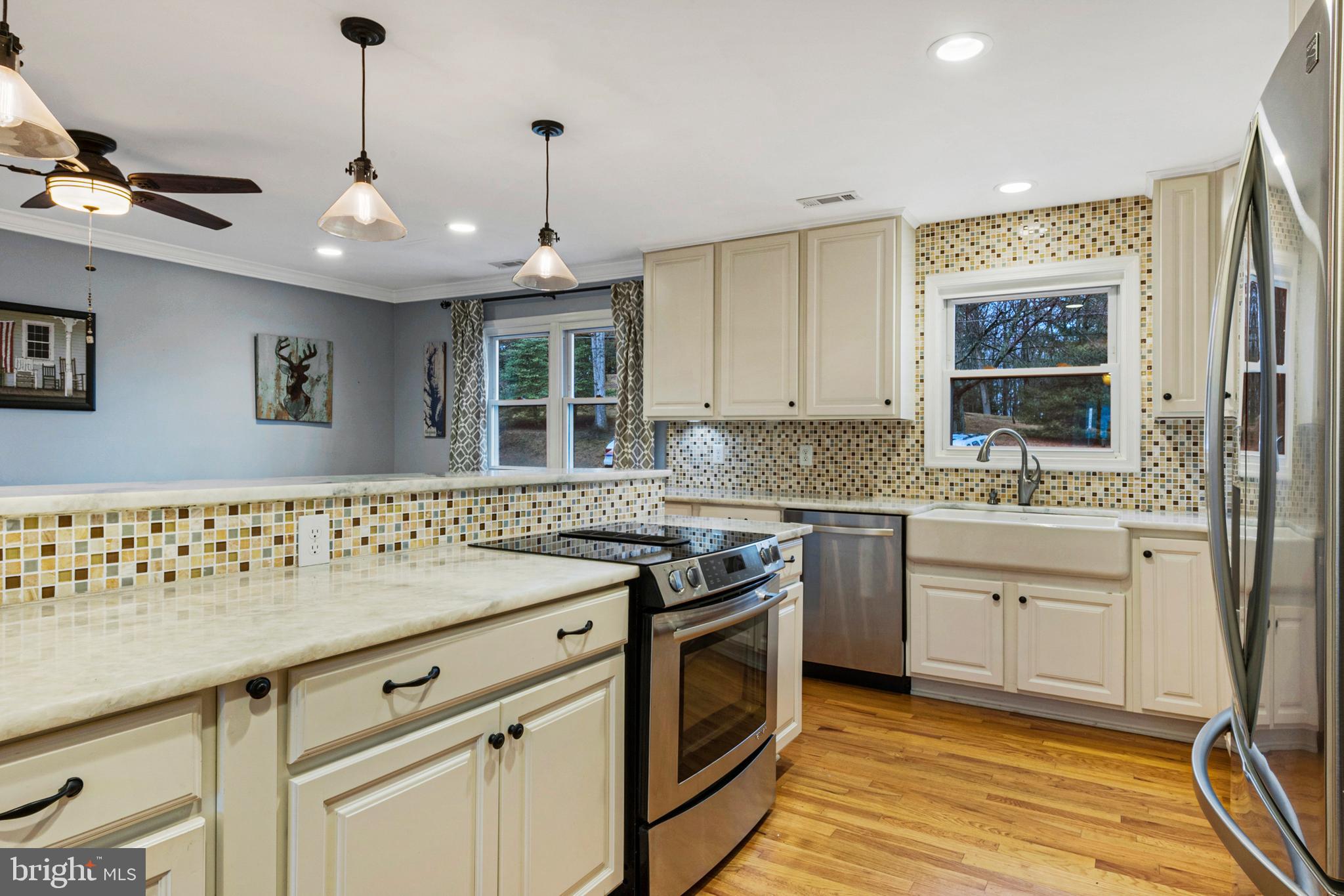 3419 Hazelwood Road Edgewater, MD 21037 - Photo 4 of 34 Gallery Image 4