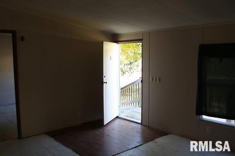 75 Harbor Road Goreville, IL 62939 - Photo 3 of 6