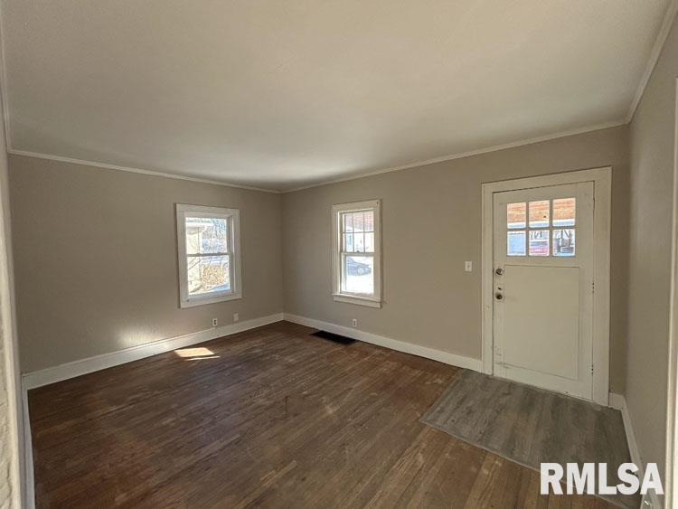 307 Ehrett Street Creve Coeur, IL 61610 - Photo 2 of 9 Gallery Image 2