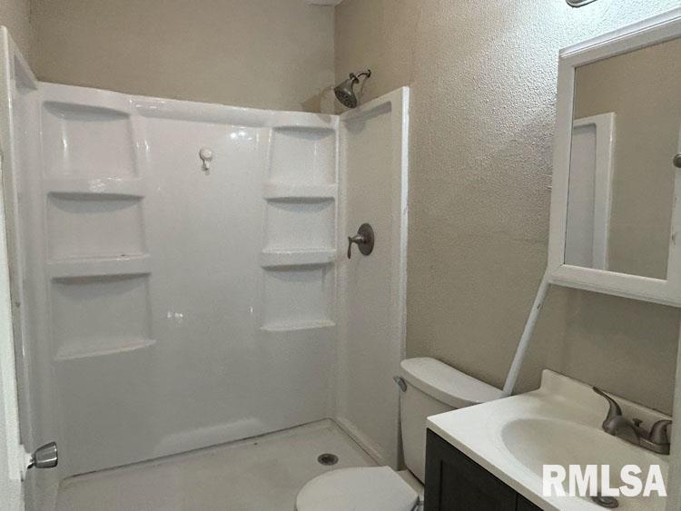 307 Ehrett Street Creve Coeur, IL 61610 - Photo 8 of 9 Gallery Image 8