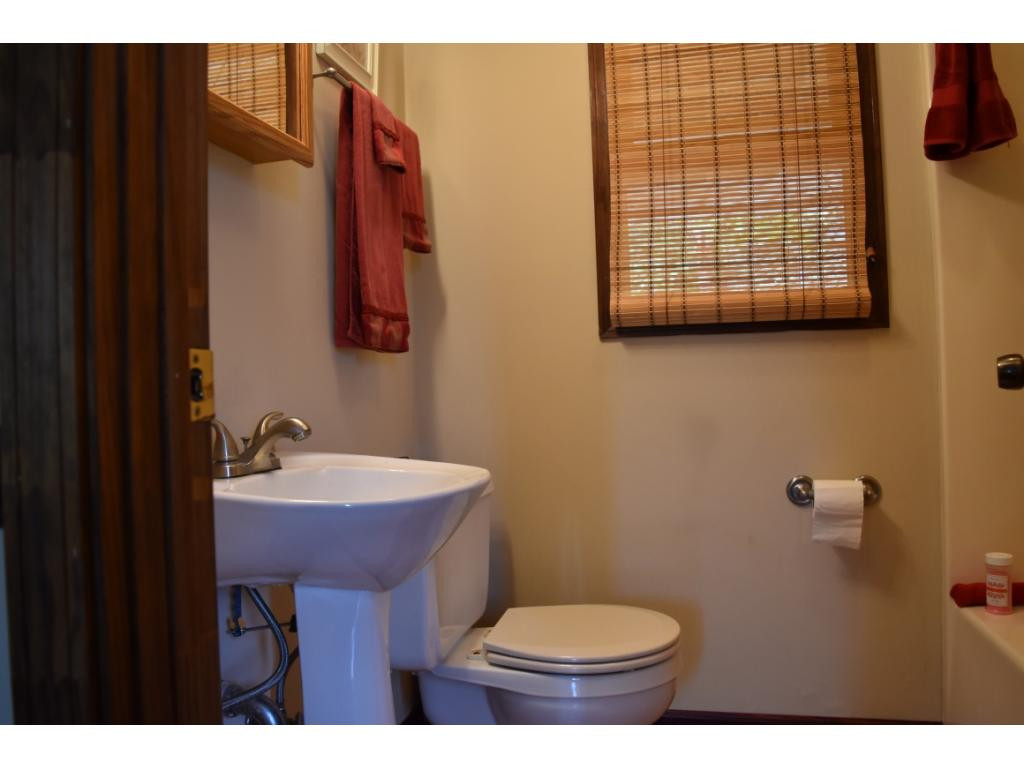 2530 Bob Little Road Elizabethton, TN 37643 - Photo 16 of 25 Main Bathroom