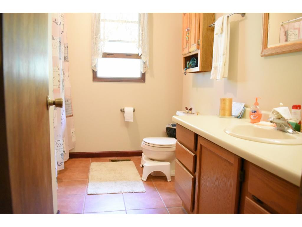2530 Bob Little Road Elizabethton, TN 37643 - Photo 21 of 25 2nd Bathroom