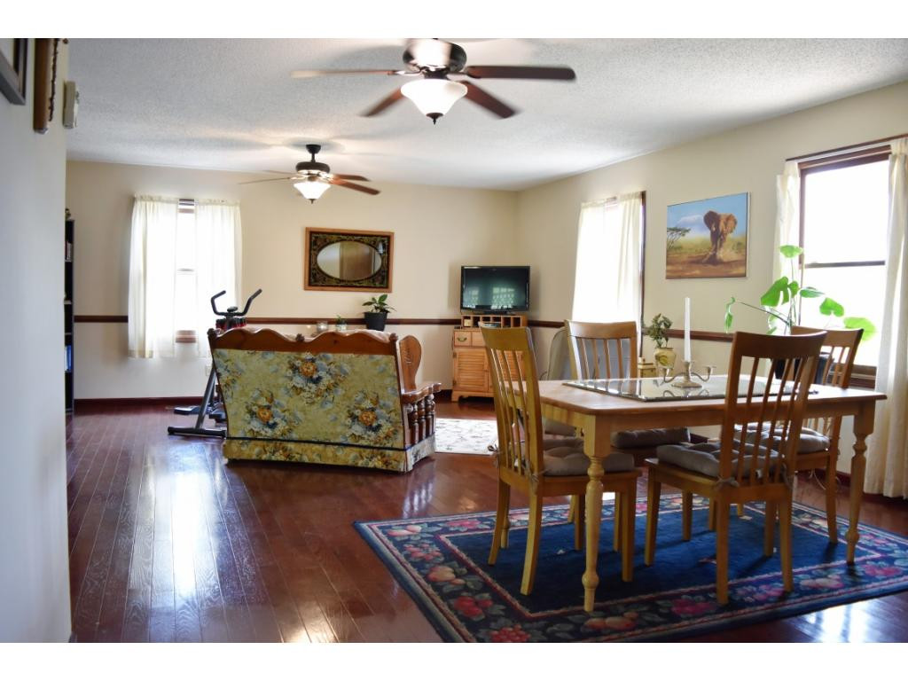 2530 Bob Little Road Elizabethton, TN 37643 - Photo 5 of 25 Great Room Living Area