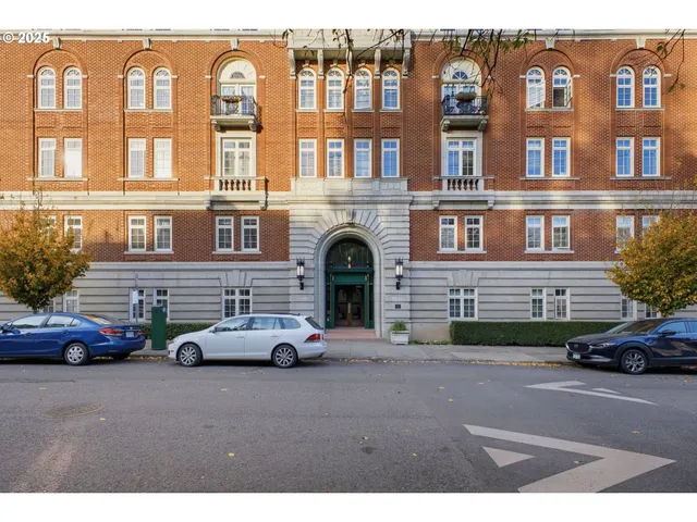 $159,900 | 2015 Northwest Flanders Street, Unit 214, Portland, OR 97209