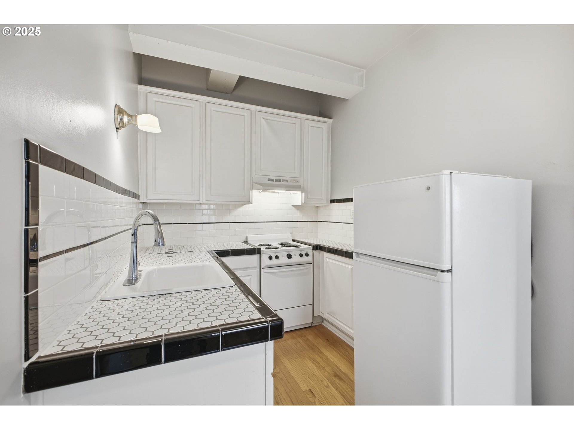 2015 Northwest Flanders Street, Unit 214 Portland, OR 97209 - Photo 19 of 31