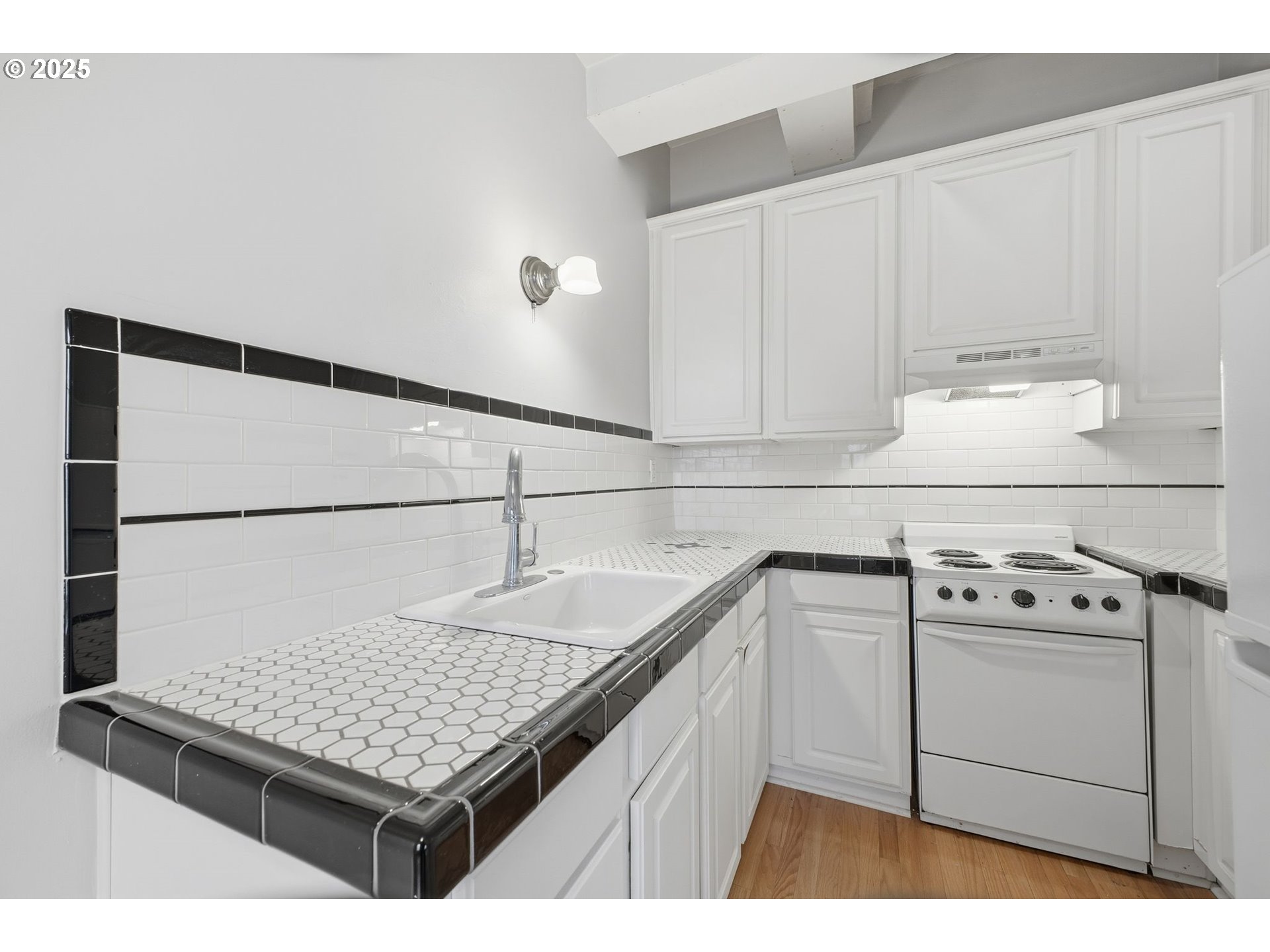 2015 Northwest Flanders Street, Unit 214 Portland, OR 97209 - Photo 20 of 31