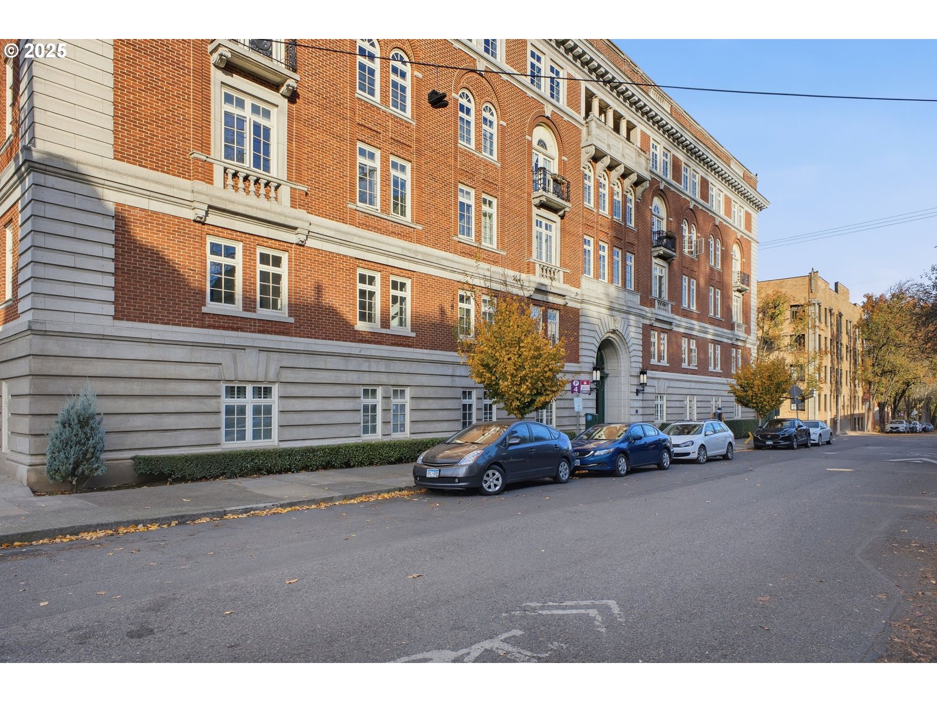 2015 Northwest Flanders Street, Unit 214 Portland, OR 97209 - Photo 2 of 31