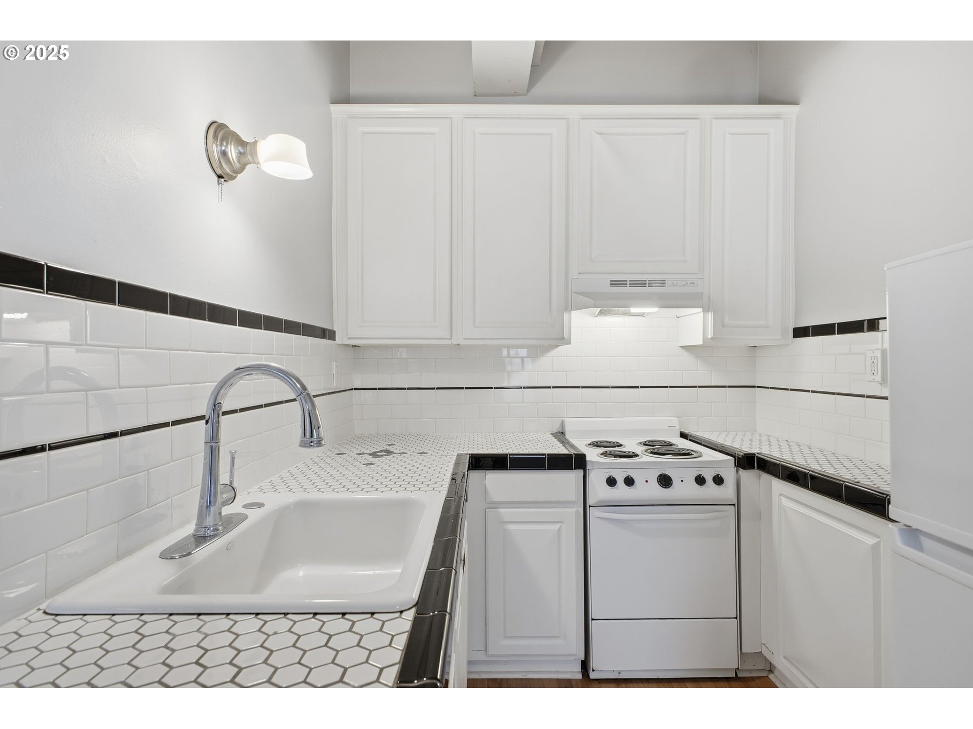 2015 Northwest Flanders Street, Unit 214 Portland, OR 97209 - Photo 23 of 31