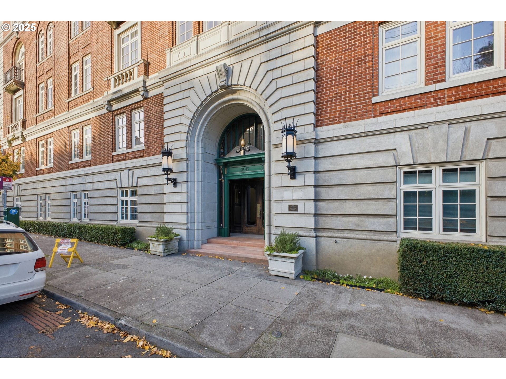 2015 Northwest Flanders Street, Unit 214 Portland, OR 97209 - Photo 4 of 31