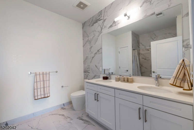 377 Summerhill Road, Unit 2BED East Brunswick, NJ 08816 - Photo 17 of 50