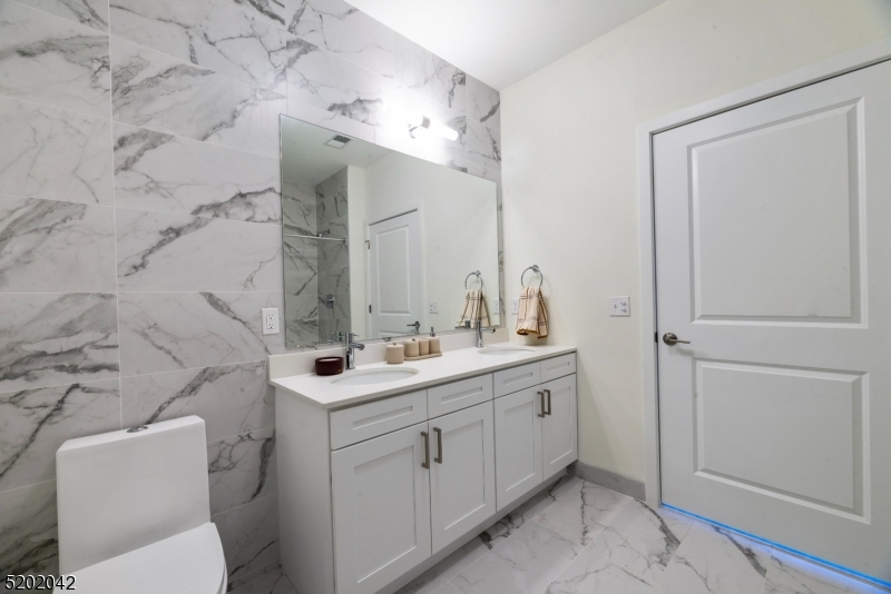 377 Summerhill Road, Unit 2BED East Brunswick, NJ 08816 - Photo 19 of 50