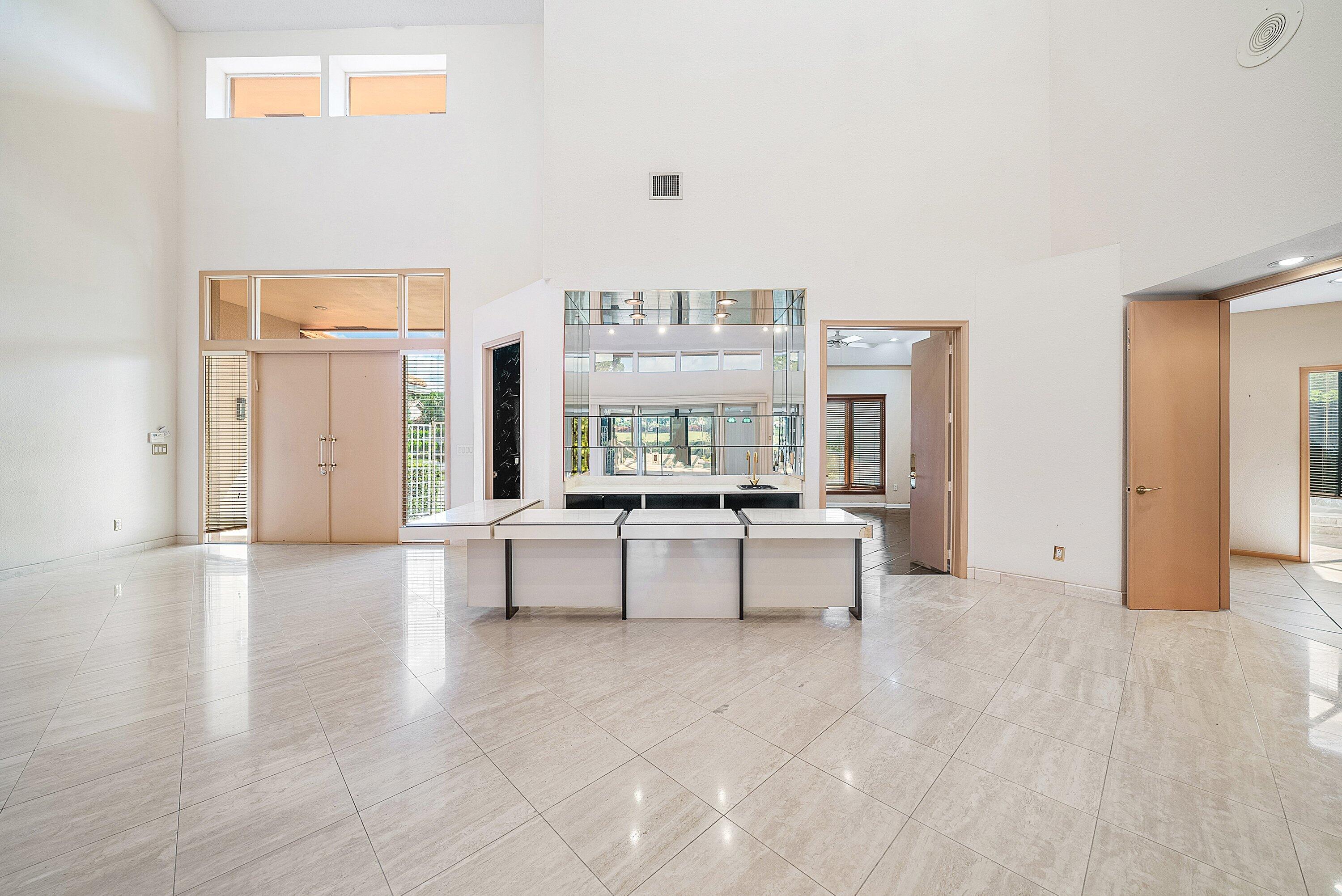 4952 Bocaire Boulevard Boca Raton, FL 33487 - Photo 6 of 61 Living room