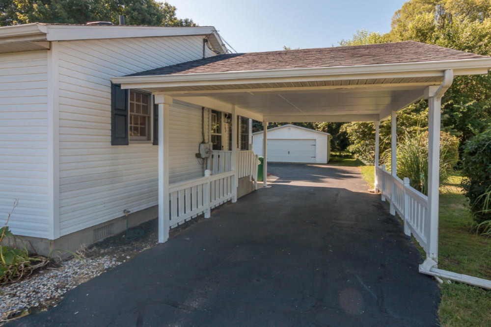 302 Austin Boulevard Decatur, MI 49045 - Photo 3 of 32 Car port