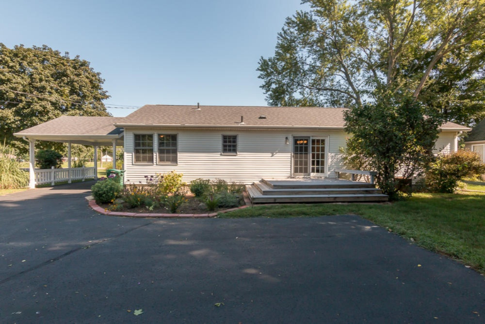 302 Austin Boulevard Decatur, MI 49045 - Photo 5 of 32 Rear a