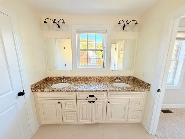 $545,000 | 17 Hamel Way, Unit 17, Haverhill, MA 01835