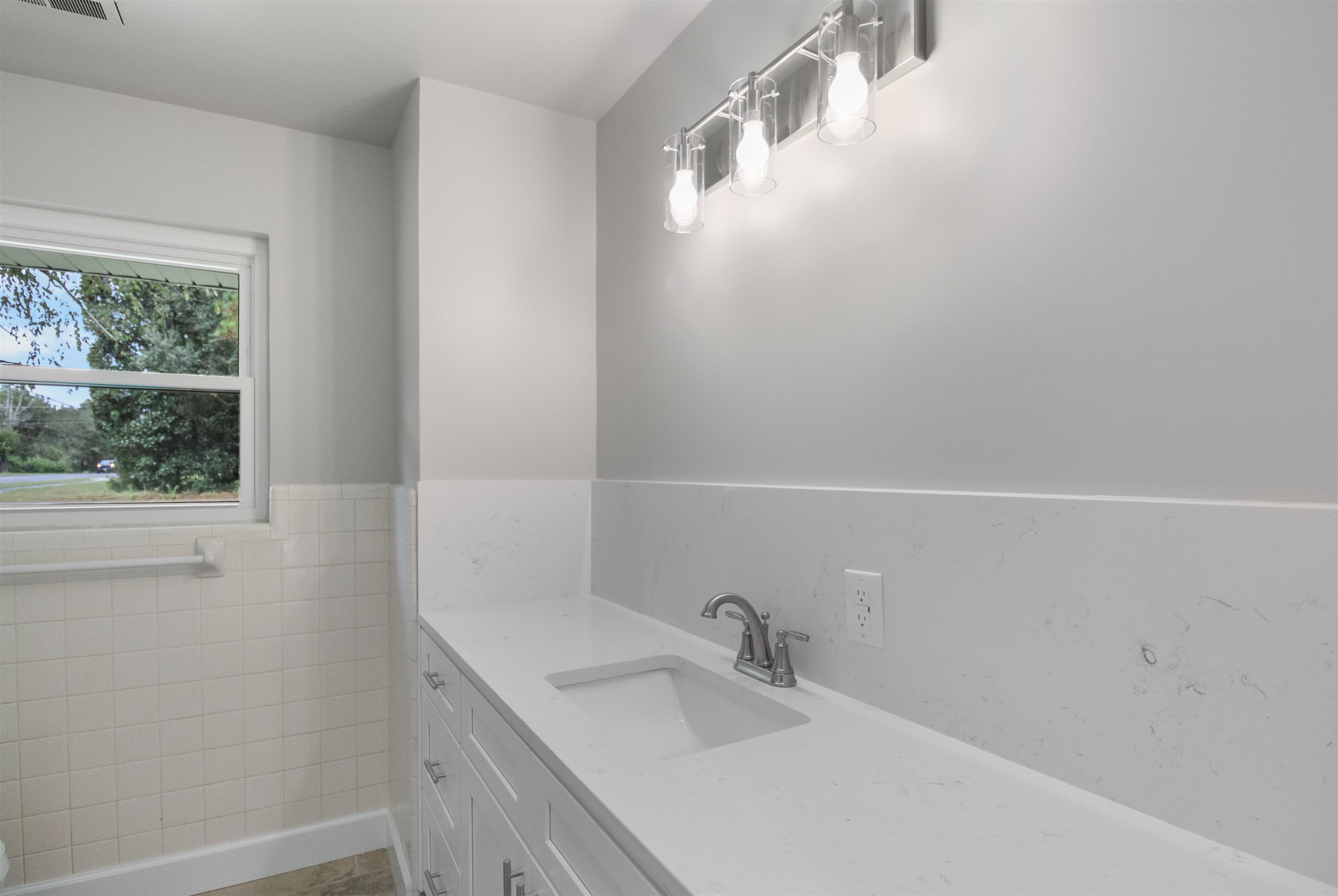419 West Myrtle Avenue Foley, AL 36535 - Photo 13 of 17 Bathroom