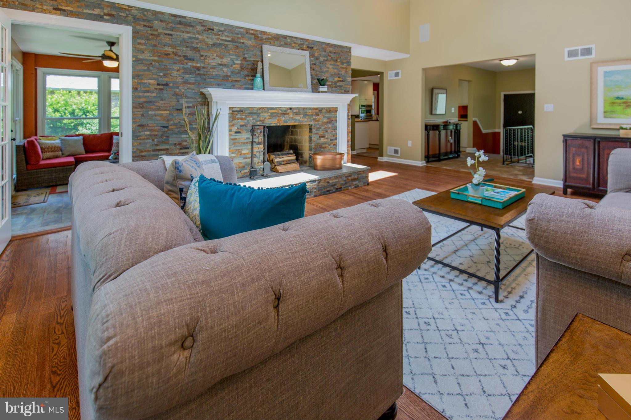 1431 Crestridge Drive Silver Spring, MD 20910 - Photo 5 of 30 Living Room