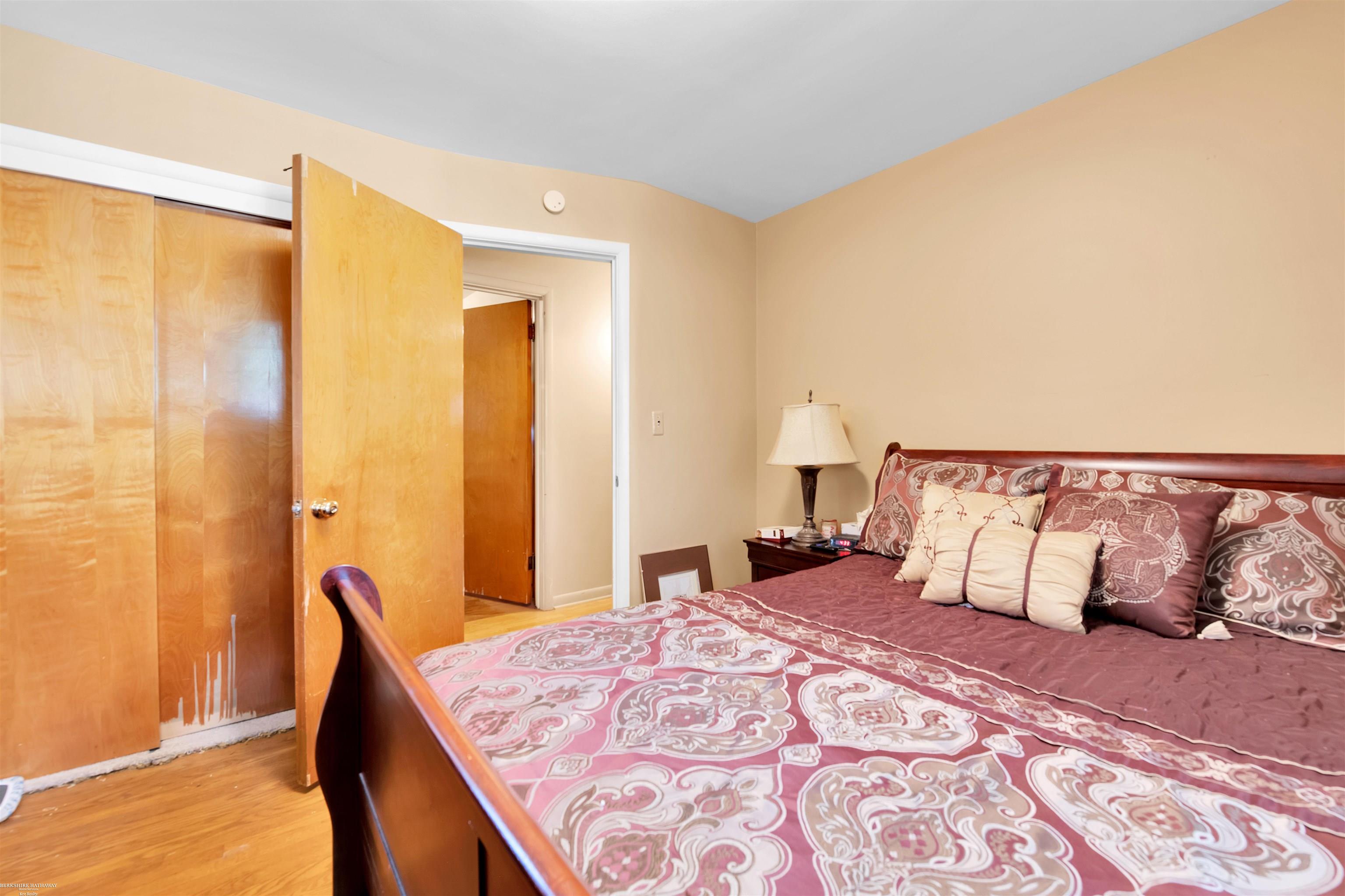 24615 Ridgecroft Avenue Eastpointe, MI 48021 - Photo 14 of 30 50169803-D0CF4FCB-0E29-49B1-BE82-0F5EF907C2D5.JPG
