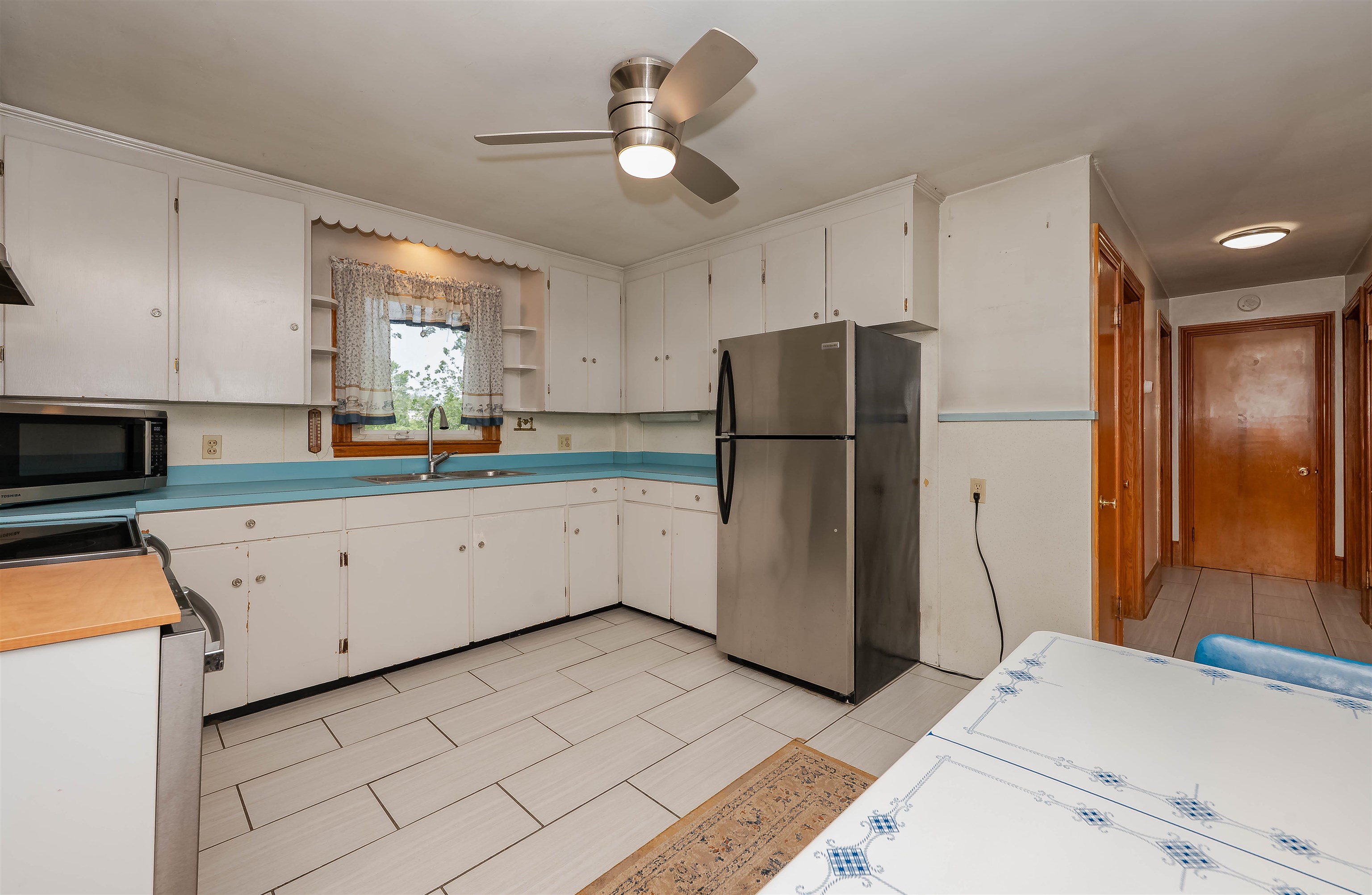 10 Eastern Avenue Rochester, NH 03867 - Photo 3 of 40