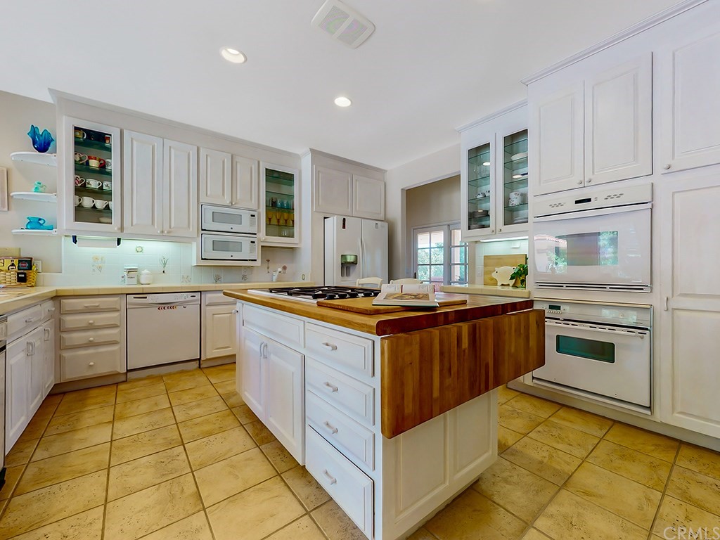 8800 Vineyard Drive Paso Robles, CA 93446 - Photo 21 of 74 a kitchen with stainless steel appliances granite countertop a stove a sink and a refrigerator