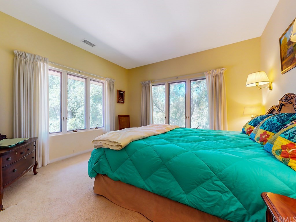 8800 Vineyard Drive Paso Robles, CA 93446 - Photo 31 of 74 a bed sitting in a bedroom next to a window