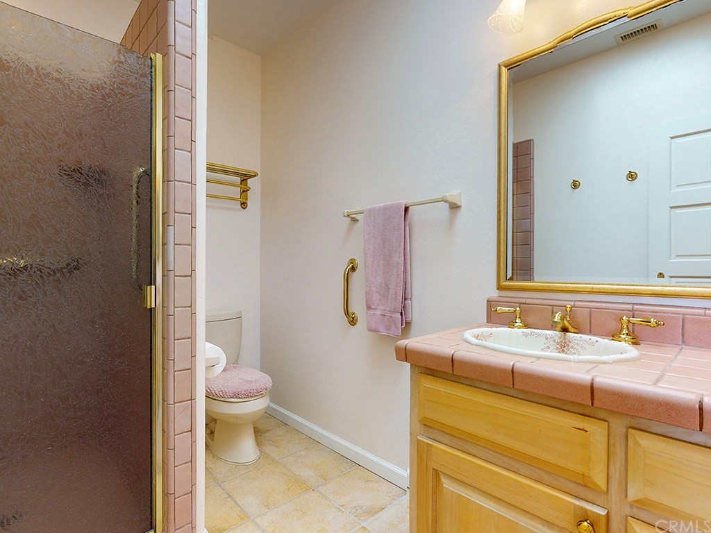 8800 Vineyard Drive Paso Robles, CA 93446 - Photo 36 of 74 a bathroom with a sink and a mirror