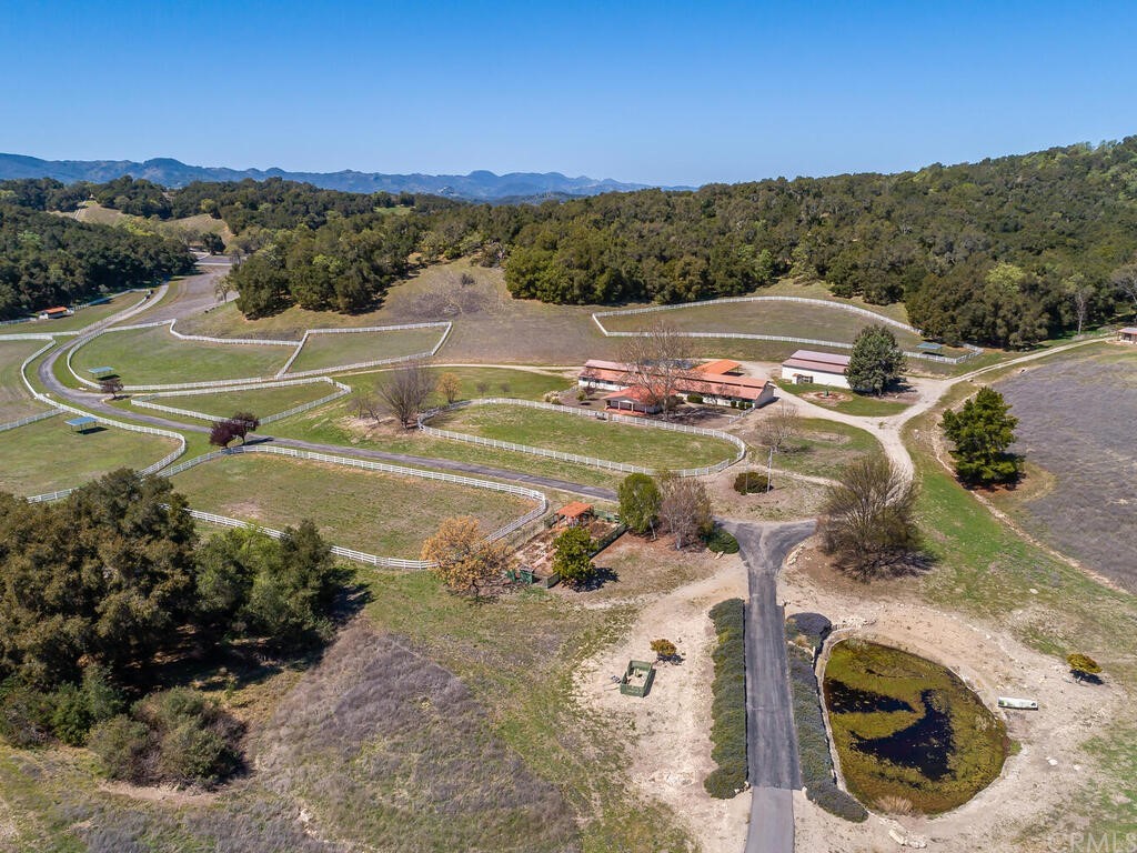 8800 Vineyard Drive Paso Robles, CA 93446 - Photo 63 of 74 a view of a town with mountains in the background