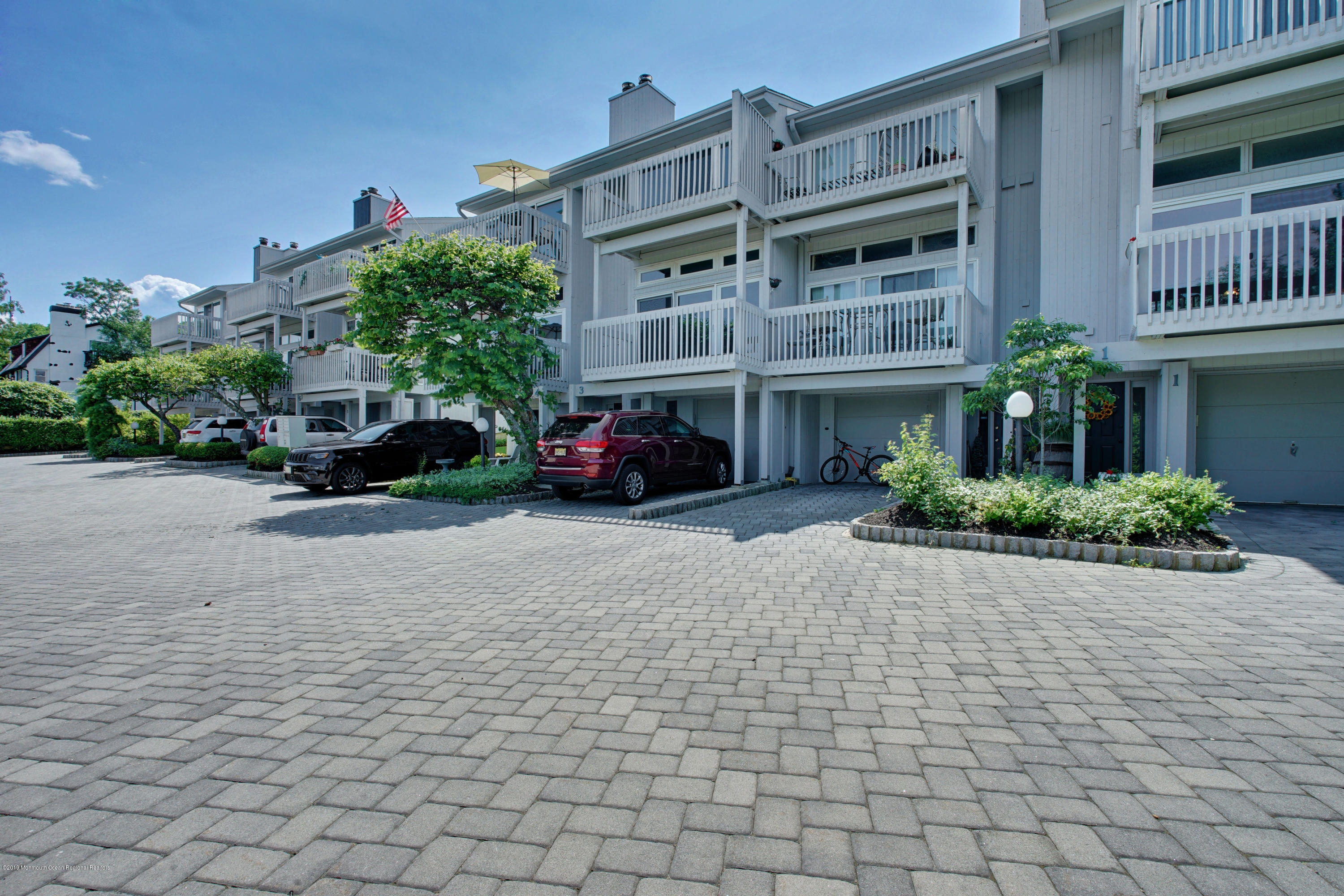 3 Story Beauty