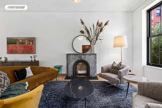 a black and white photo of a living room