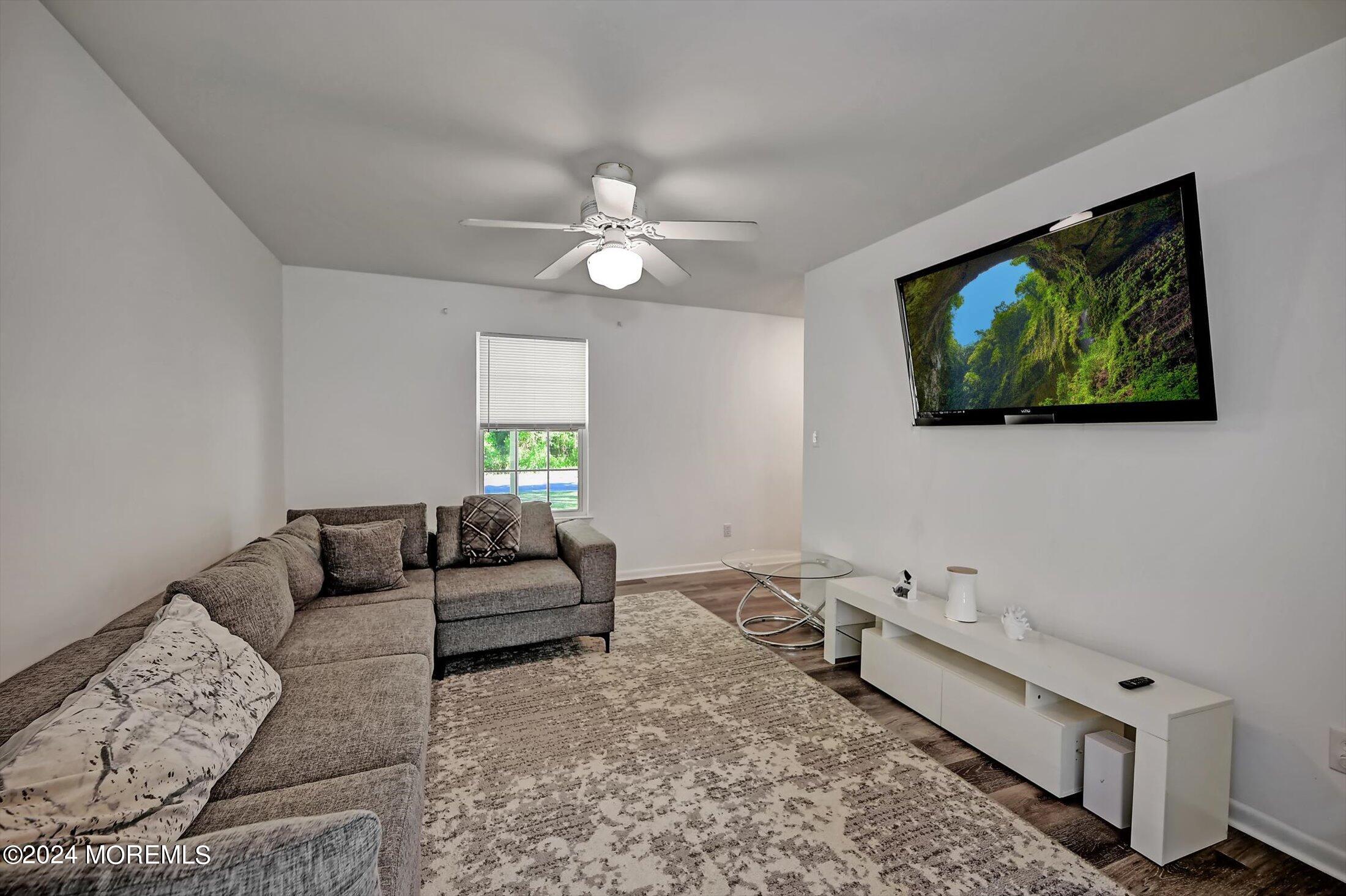 187 Thompson Bridge Road Jackson, NJ 08527 - Photo 11 of 45 10-Living Room