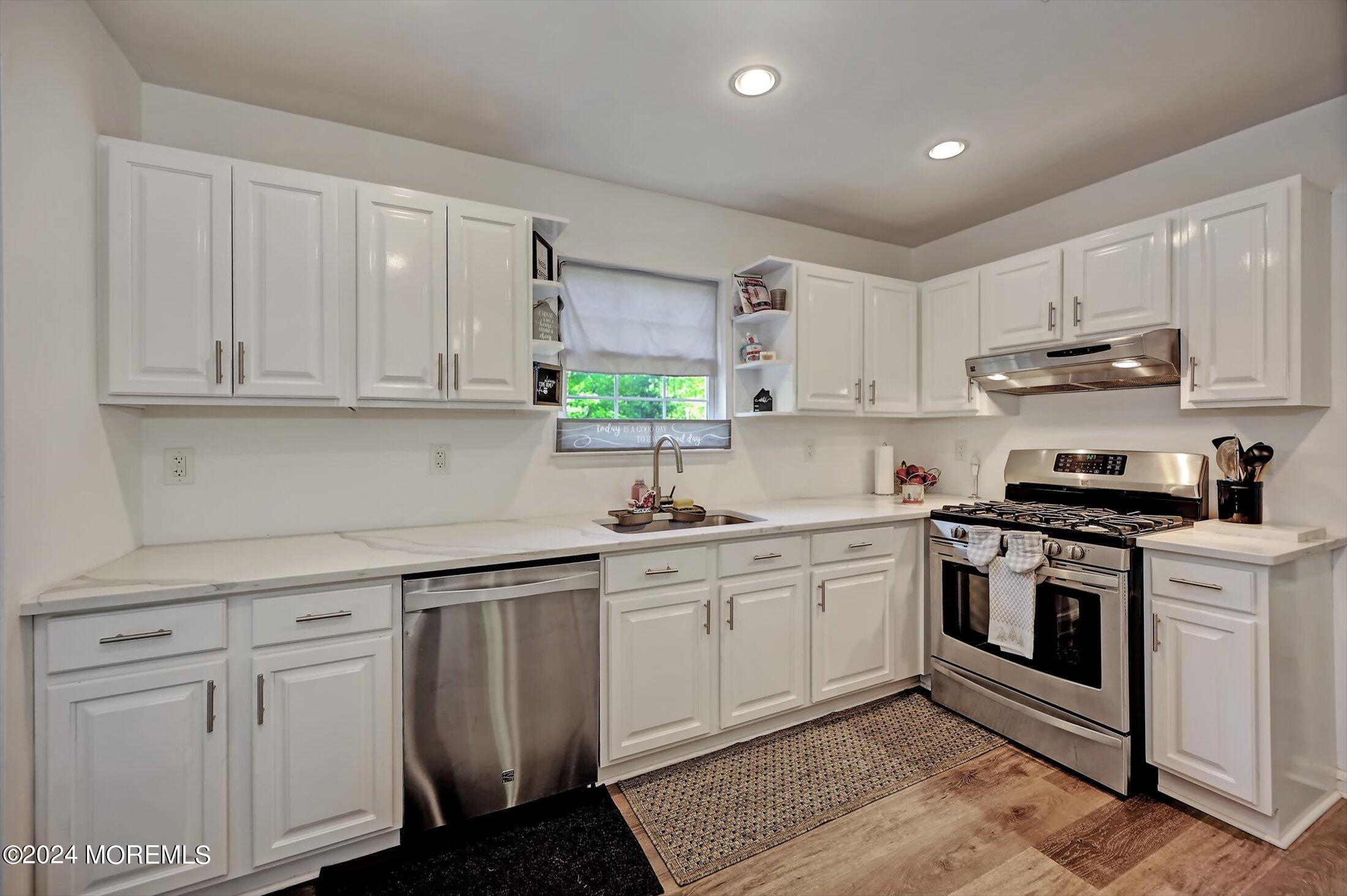187 Thompson Bridge Road Jackson, NJ 08527 - Photo 7 of 45 06-Kitchen