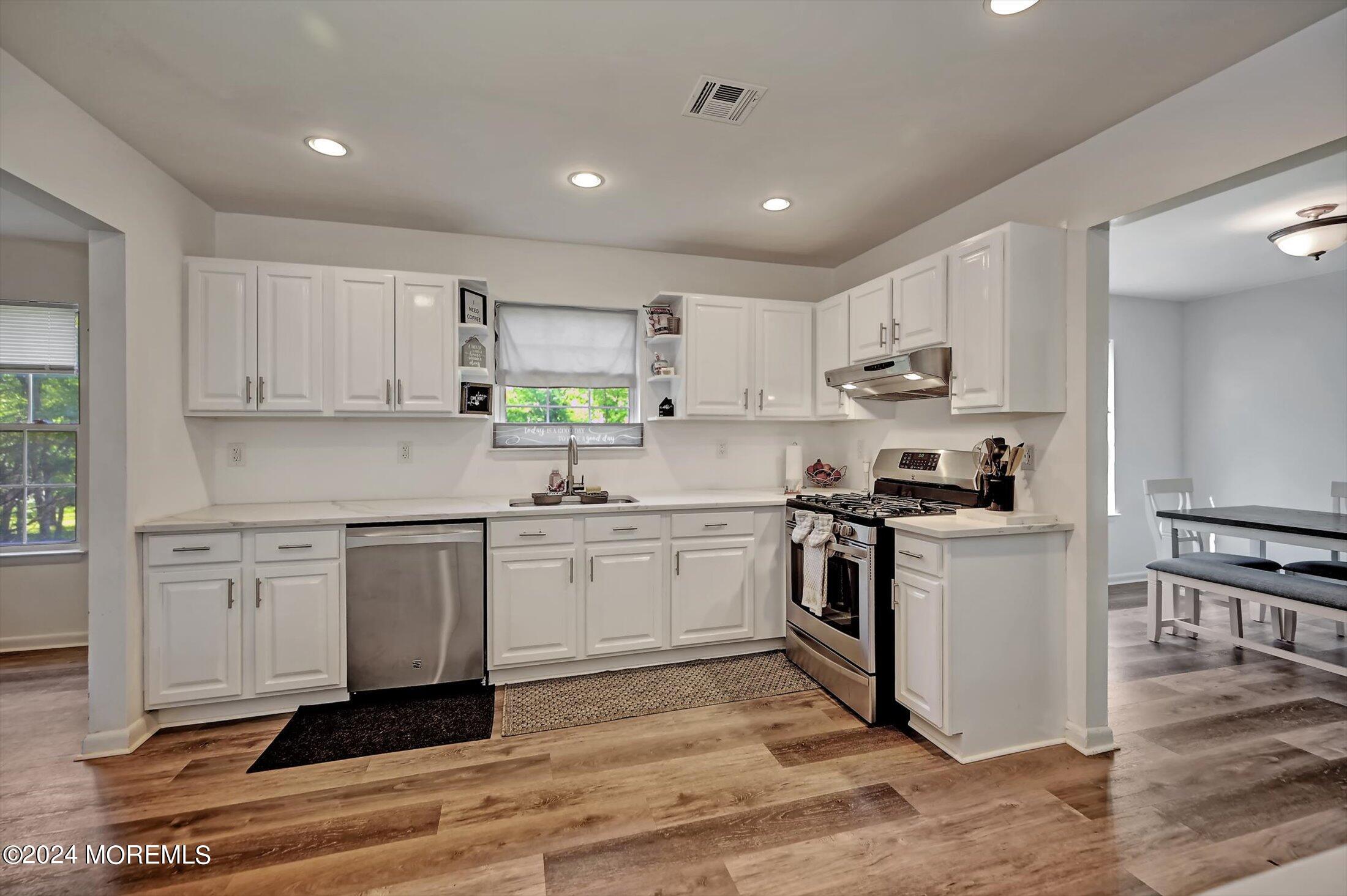 187 Thompson Bridge Road Jackson, NJ 08527 - Photo 9 of 45 08-Kitchen to Dining