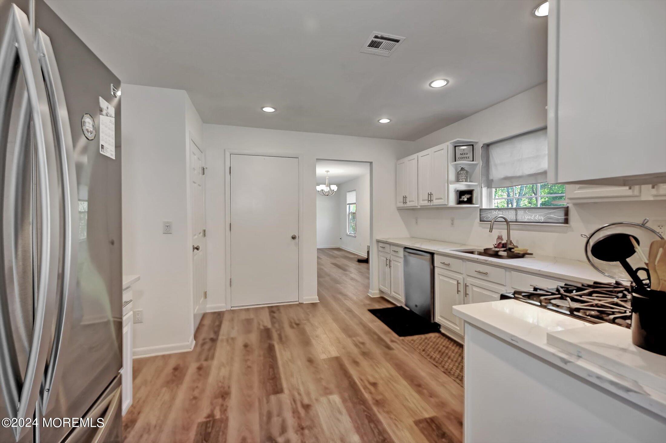187 Thompson Bridge Road Jackson, NJ 08527 - Photo 10 of 45 09-Kitchen to Family Room