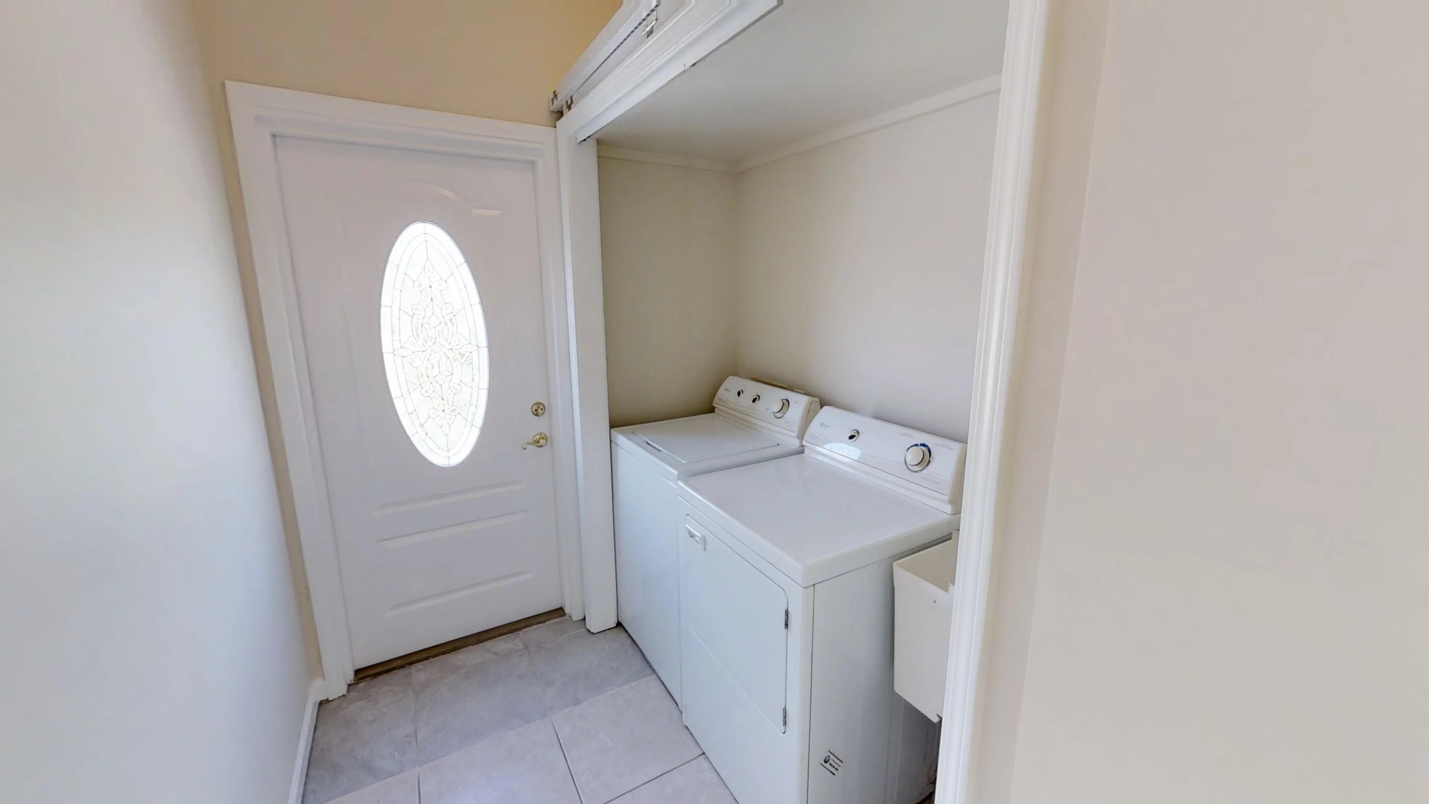 22 Mangrove Lane Key Largo, FL 33037 - Photo 13 of 48 ENTRY - LAUNDRY 1