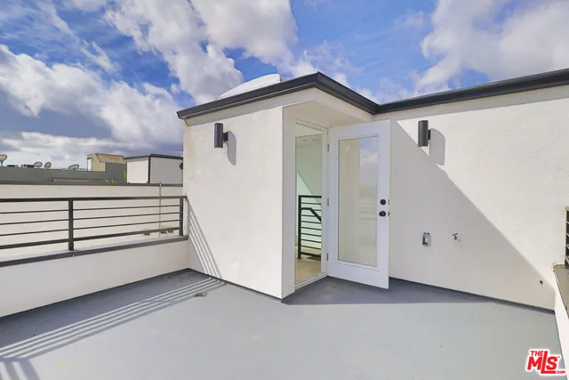 $4,395 | 11810 1/2 Gilmore Street, North Hollywood, CA 91606