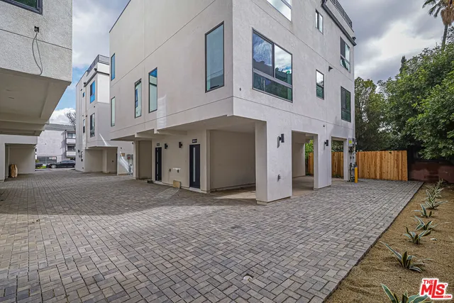 $4,395 | 11810 1/2 Gilmore Street, North Hollywood, CA 91606