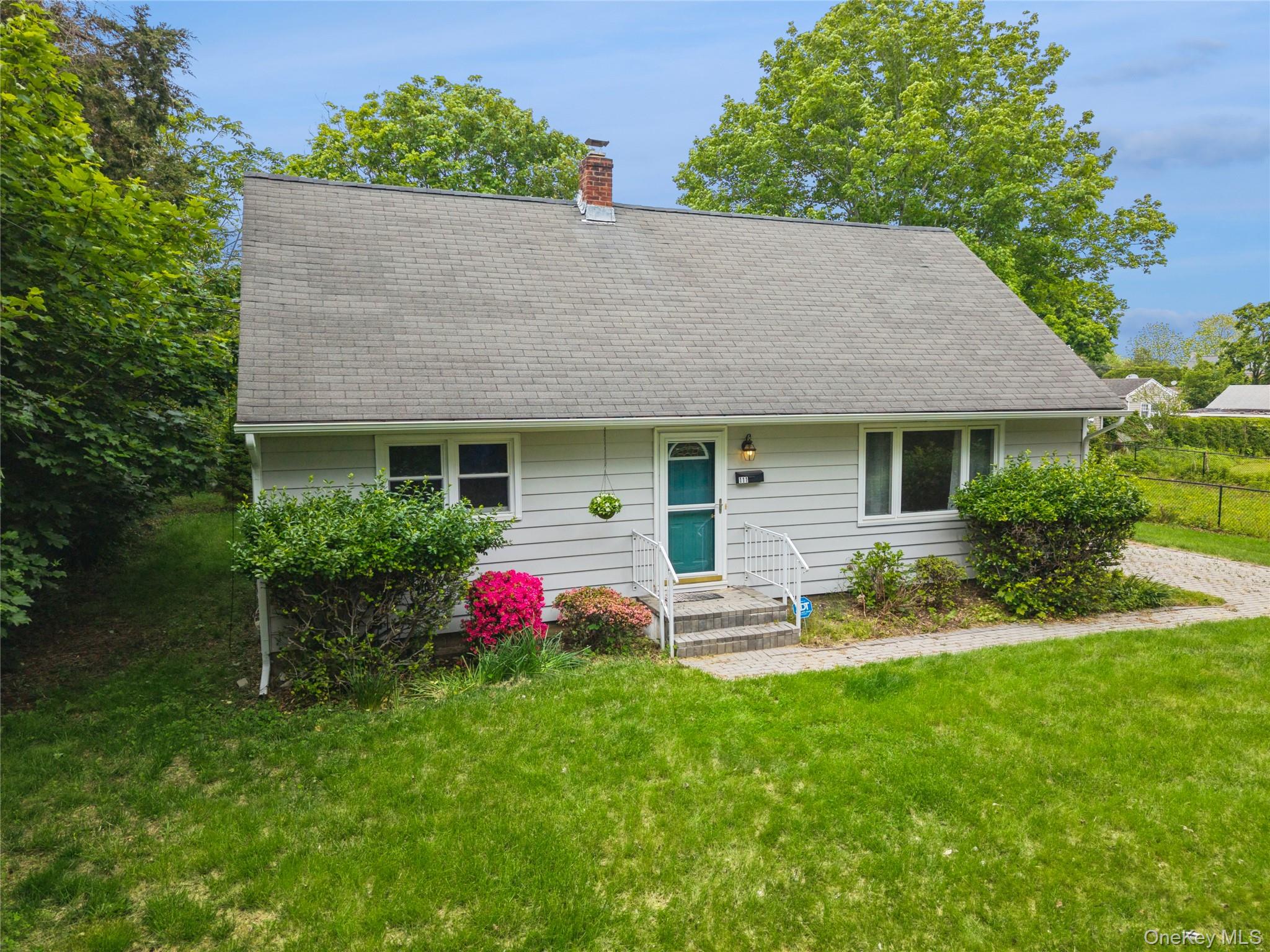 111 Miller Road Southampton, NY 11968 - Photo 4 of 29