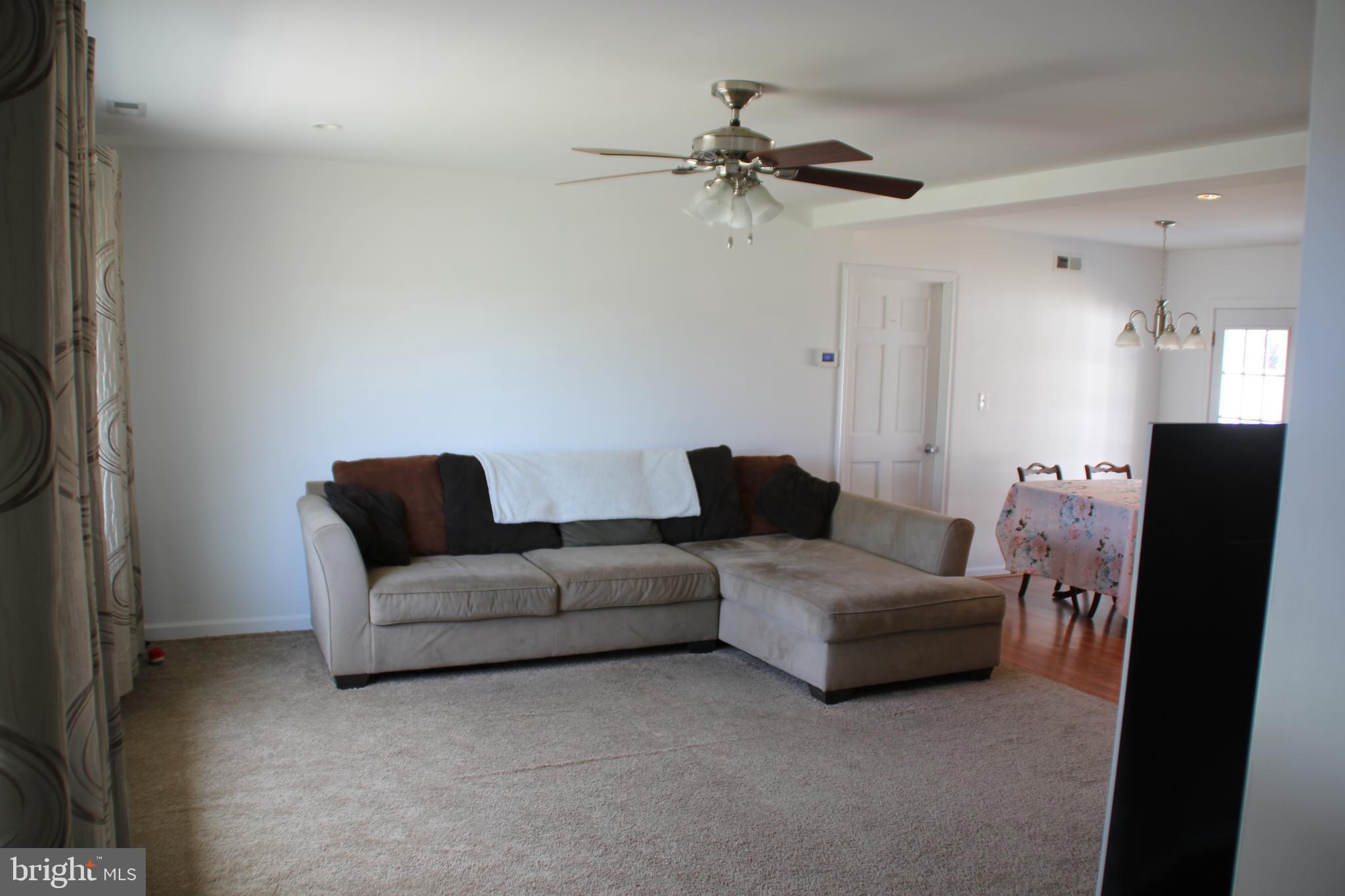2 Quaker Hill Road Levittown, PA 19057 - Photo 14 of 35 Living Room