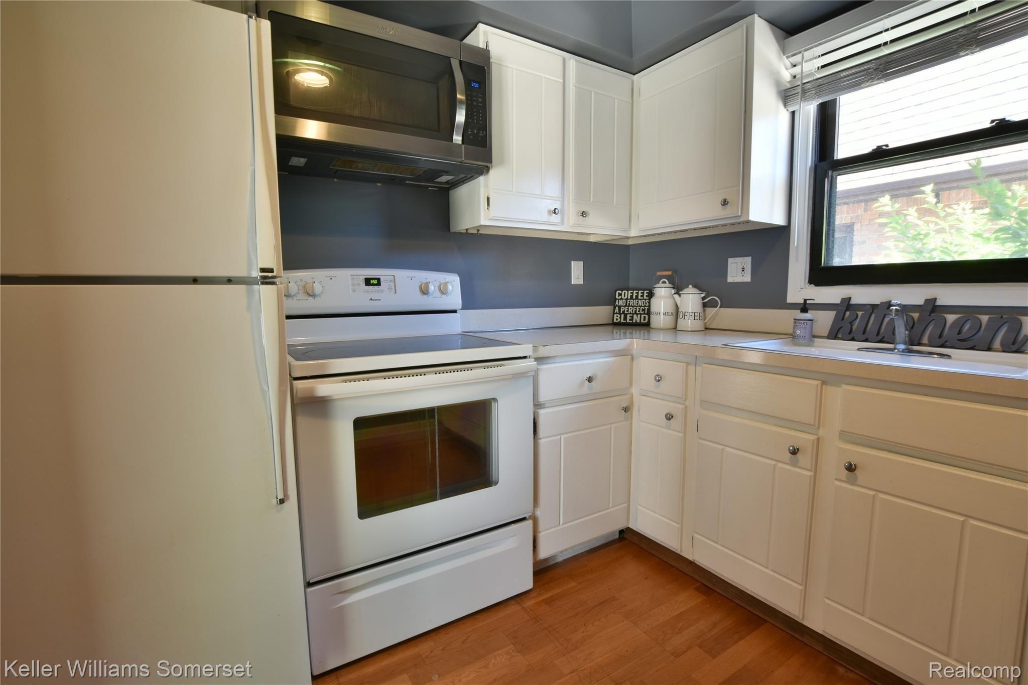 5075 Crooks Road, Unit 12 Royal Oak, MI 48073 - Photo 7 of 22 New OTR microwave